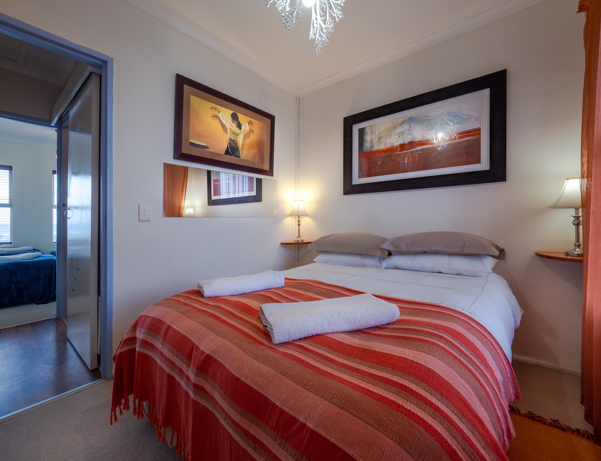 bedroom-3482283_1920.jpg