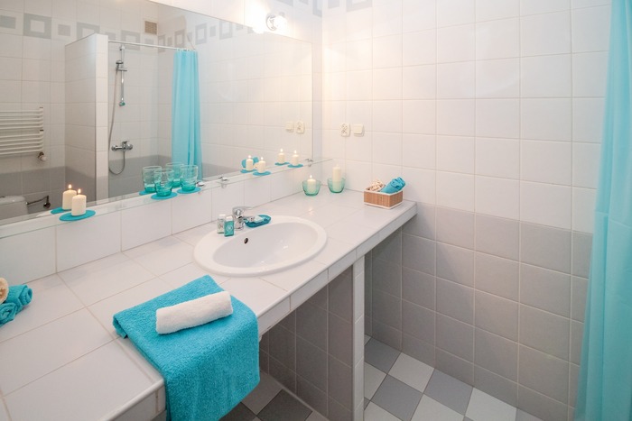 bathroom-2094716_1920.jpg